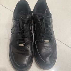 Classic Black Men's Athletic Sneakers